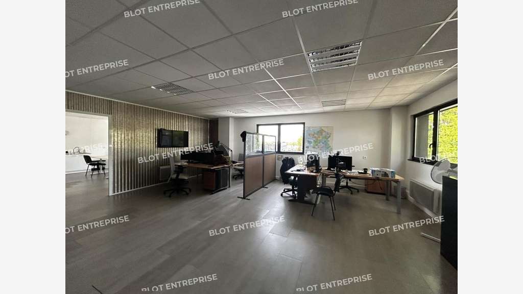 A louer bureaux 232m² à Treillières Ragon