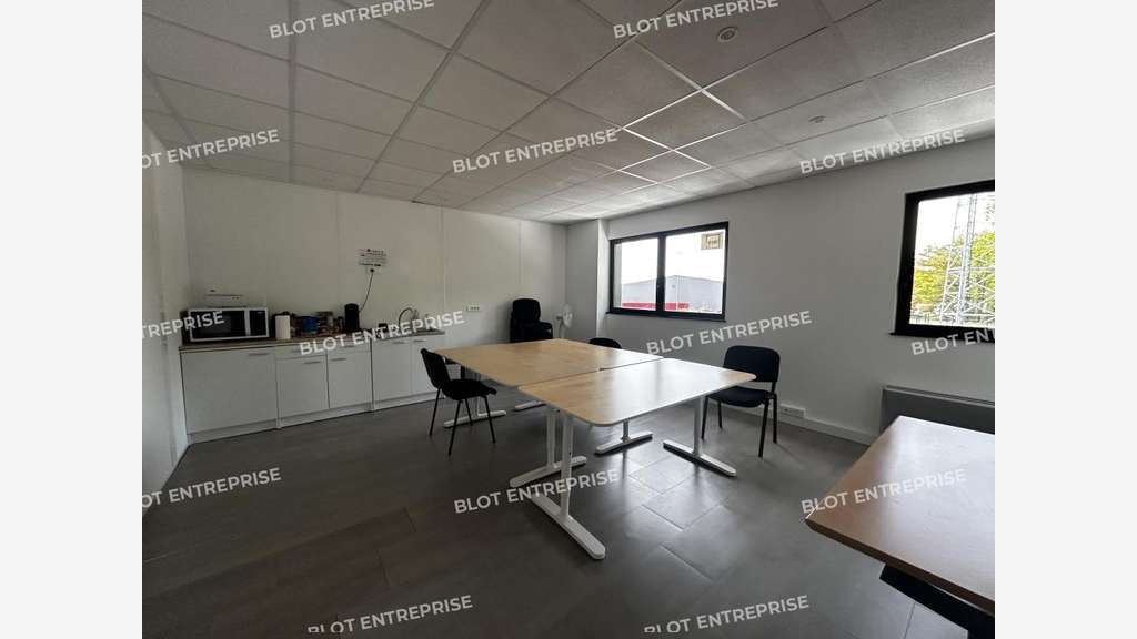 A louer bureaux 232m² à Treillières Ragon