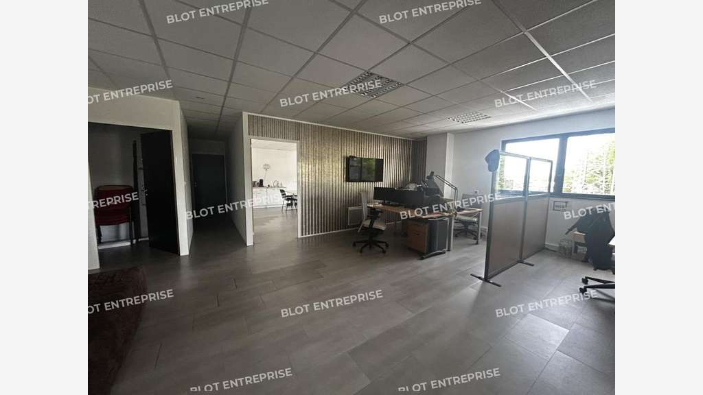 A louer bureaux 232m² à Treillières Ragon