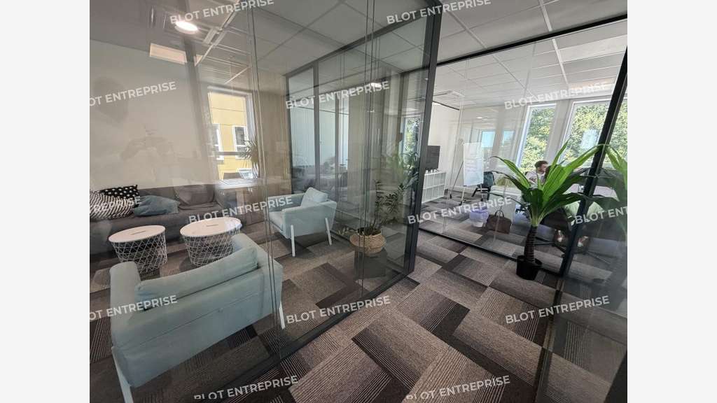 À LOUER - BUREAUX - 352 M² - TREILLIERES