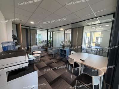 À LOUER - BUREAUX - 352 M² - TREILLIERES