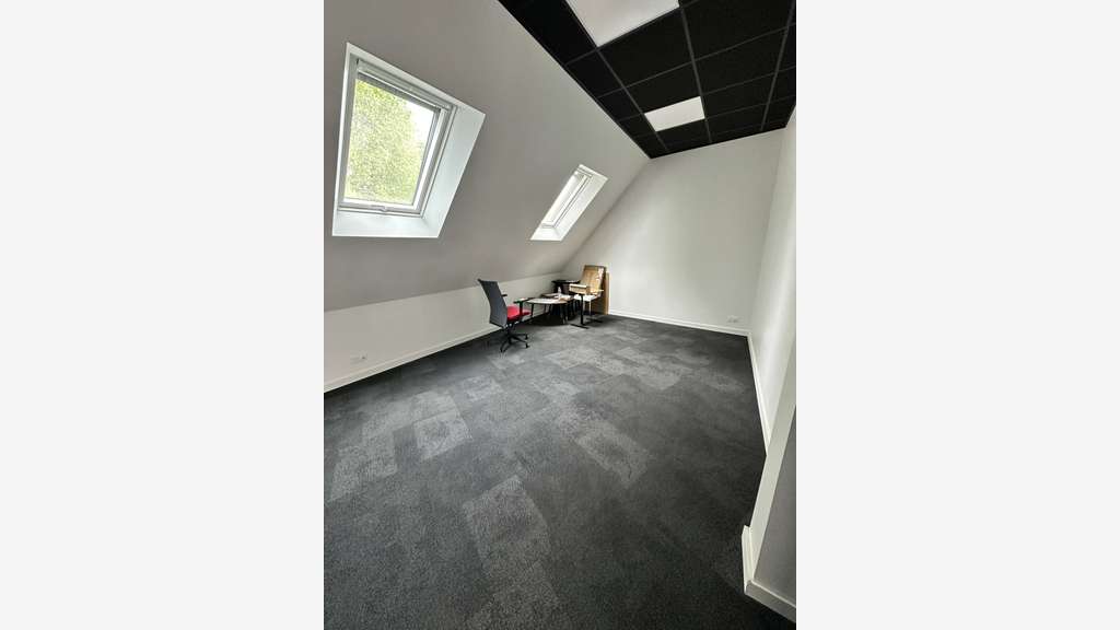 A louer bureaux 123m² R+1 à Angers Sud Est