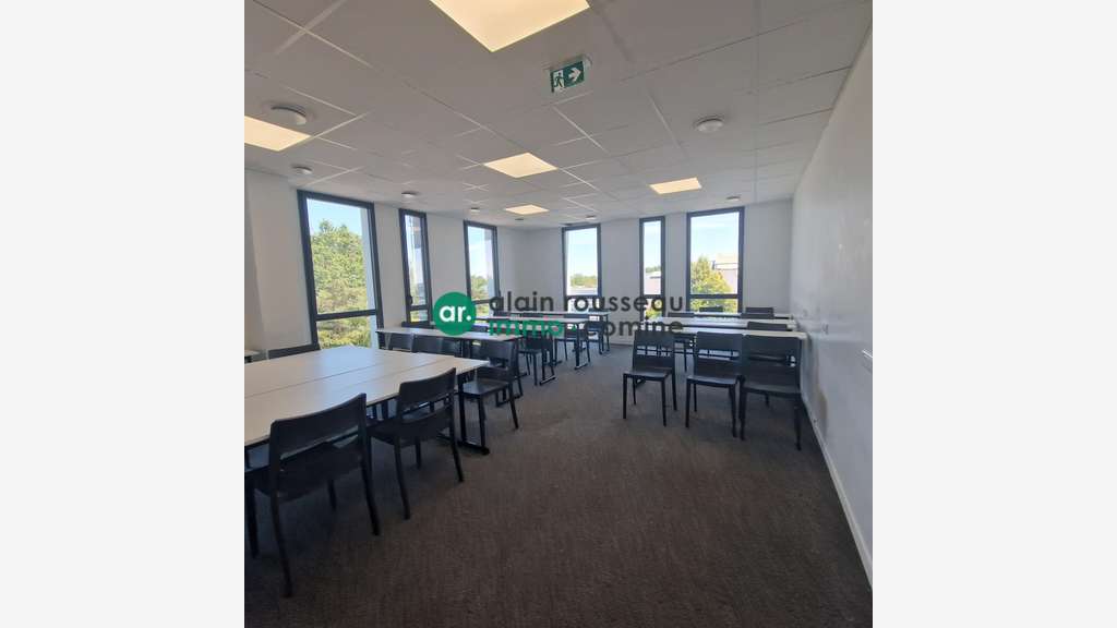 A louer bureaux divisibles de 1275m² à Trélazé