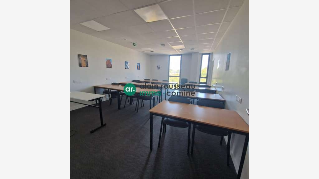 A louer bureaux divisibles de 1275m² à Trélazé