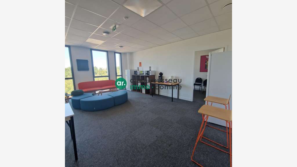 A louer bureaux divisibles de 1275m² à Trélazé
