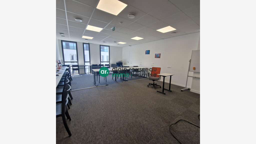 A louer bureaux divisibles de 1275m² à Trélazé