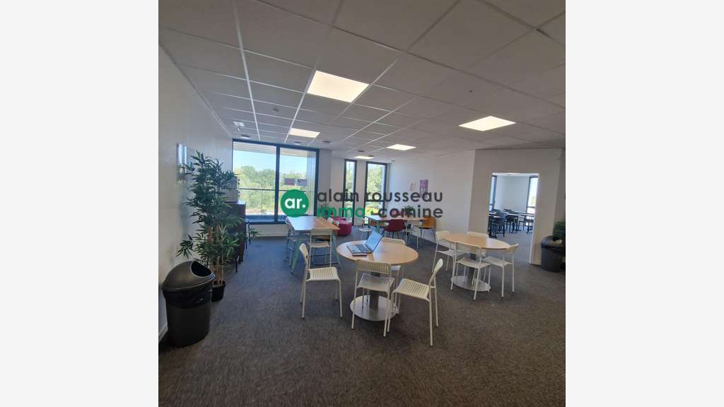 A louer bureaux divisibles de 1275m² à Trélazé