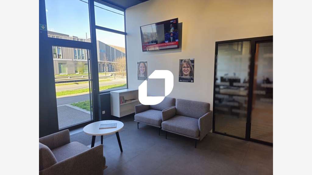 A louer Bureaux 1984m² Tremblay en france