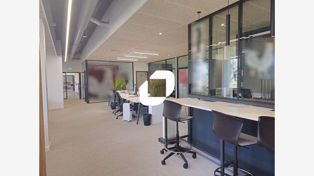 A louer Bureaux 1984m² Tremblay en france