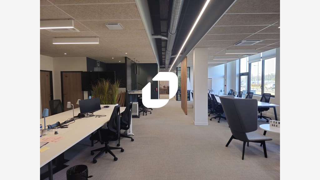 A louer Bureaux 1984m² Tremblay en france