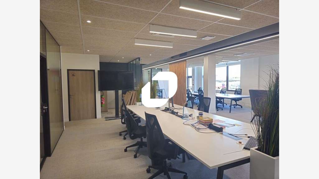 A louer Bureaux 998m² Tremblay en france