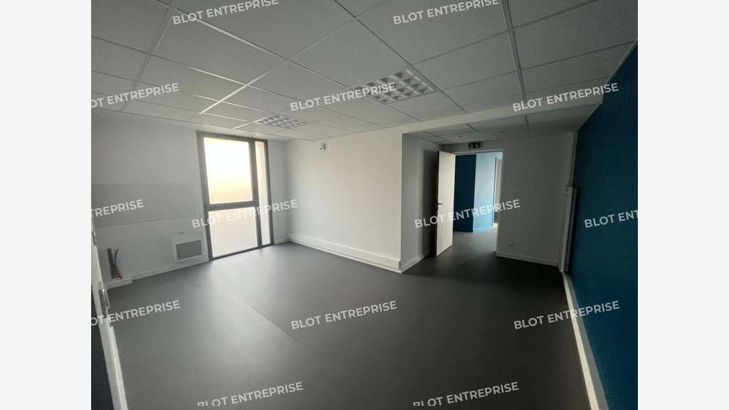 A louer bureaux 73m² à Tréméven route de Quimperlé