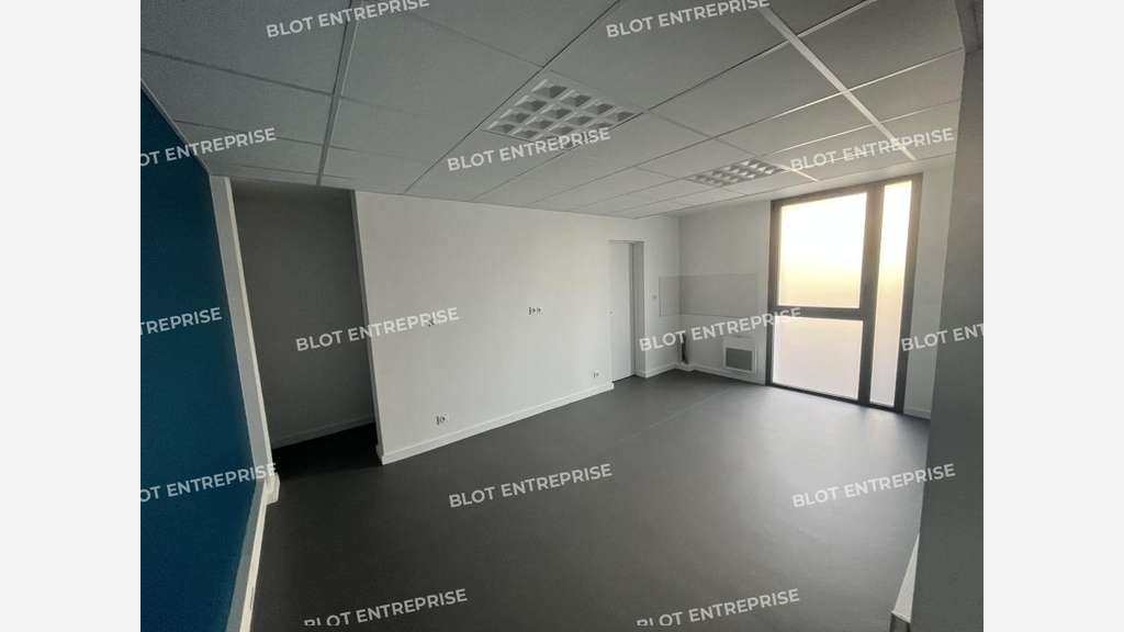 A louer bureaux 73m² à Tréméven route de Quimperlé