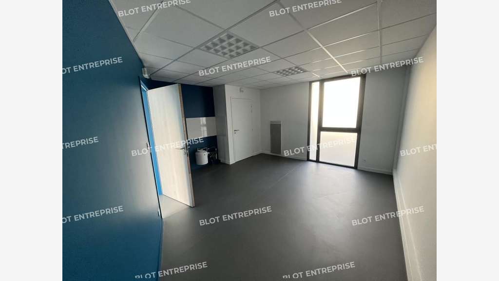 A louer bureaux 73m² à Tréméven route de Quimperlé