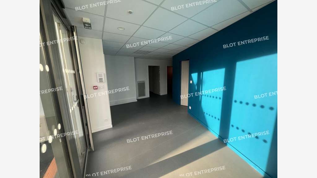 A louer bureaux 73m² à Tréméven route de Quimperlé