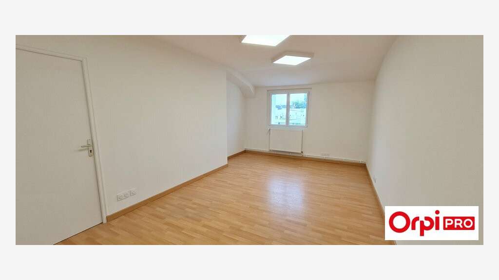 A louer bureaux 47m² RDC bord RN12 Tremuson