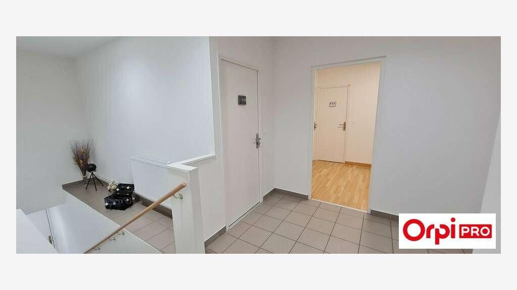 A louer bureaux 47m² RDC bord RN12 Tremuson