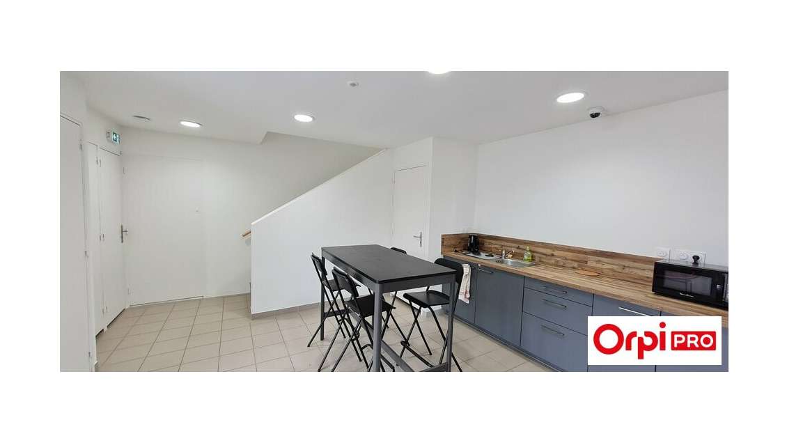 A louer bureaux 47m² RDC bord RN12 Tremuson