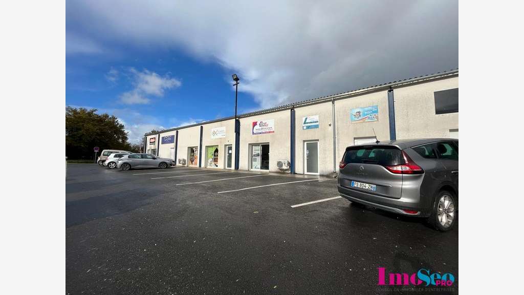 A louer bureaux 72m² en centre d'affaires Tresses