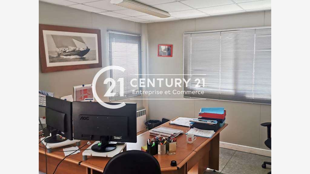 A louer bureau 350m² sur deux niveaux à Trignac