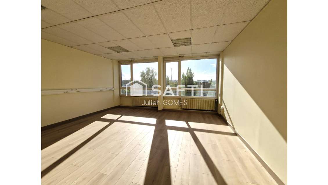 Bureau 2 pièces de 45 m2 à louer - 77470 TRILPORT