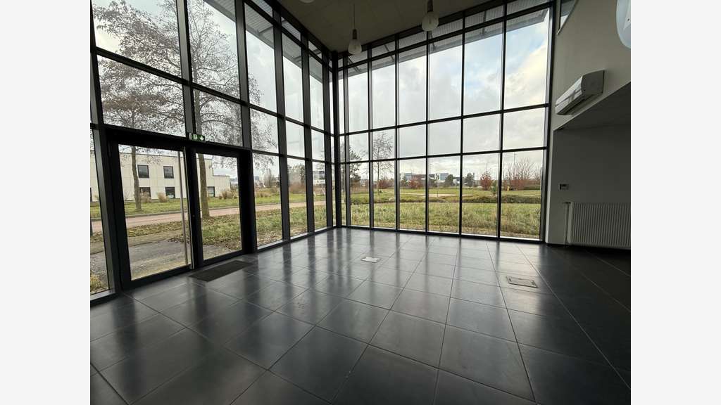 A louer locaux commerciaux de 661m² à Troyes
