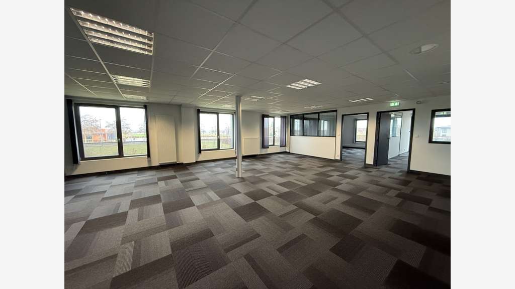 A louer locaux commerciaux de 661m² à Troyes