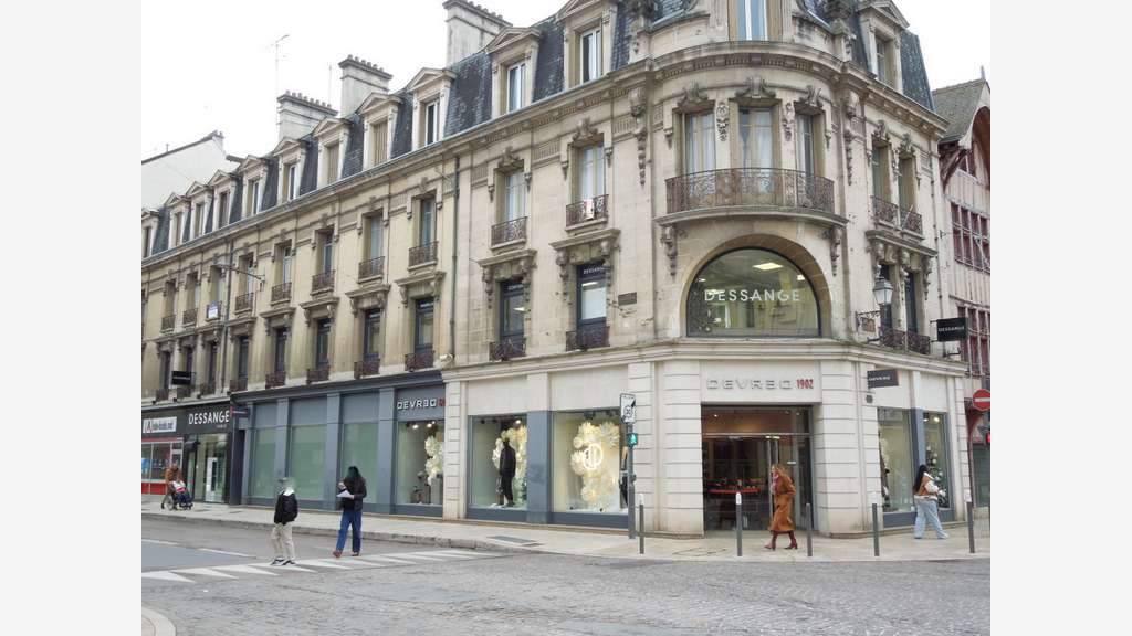 Local commercial 261m² à louer empl N°1 Troyes