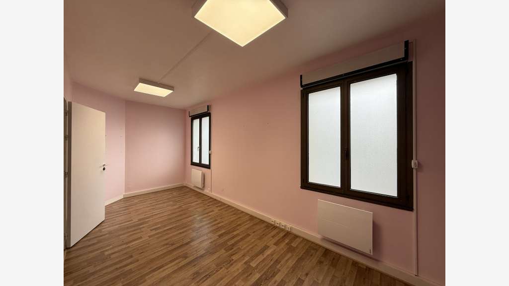 A louer bureaux 100m² proche Clinique de Champagne