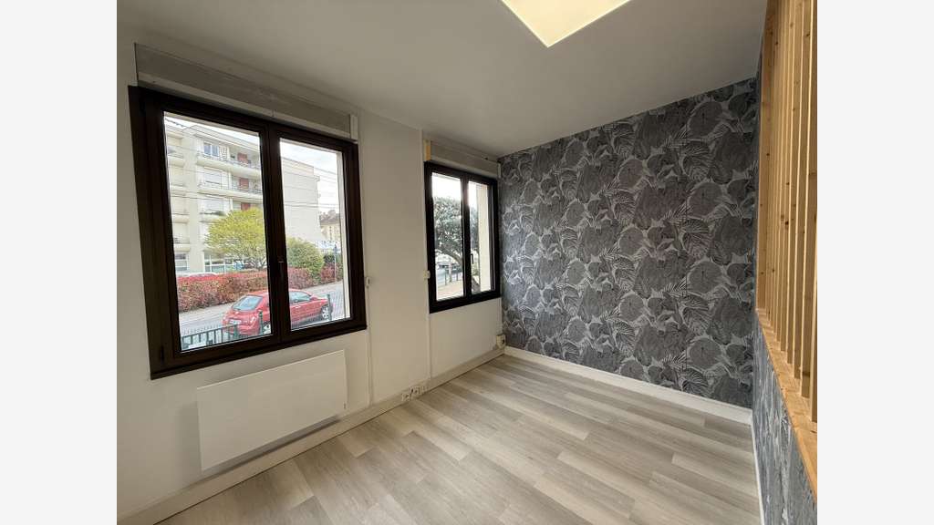 A louer bureaux 100m² proche Clinique de Champagne