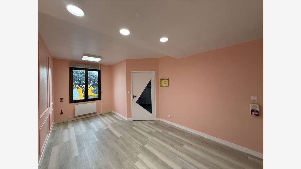 A louer bureaux 100m² proche Clinique de Champagne
