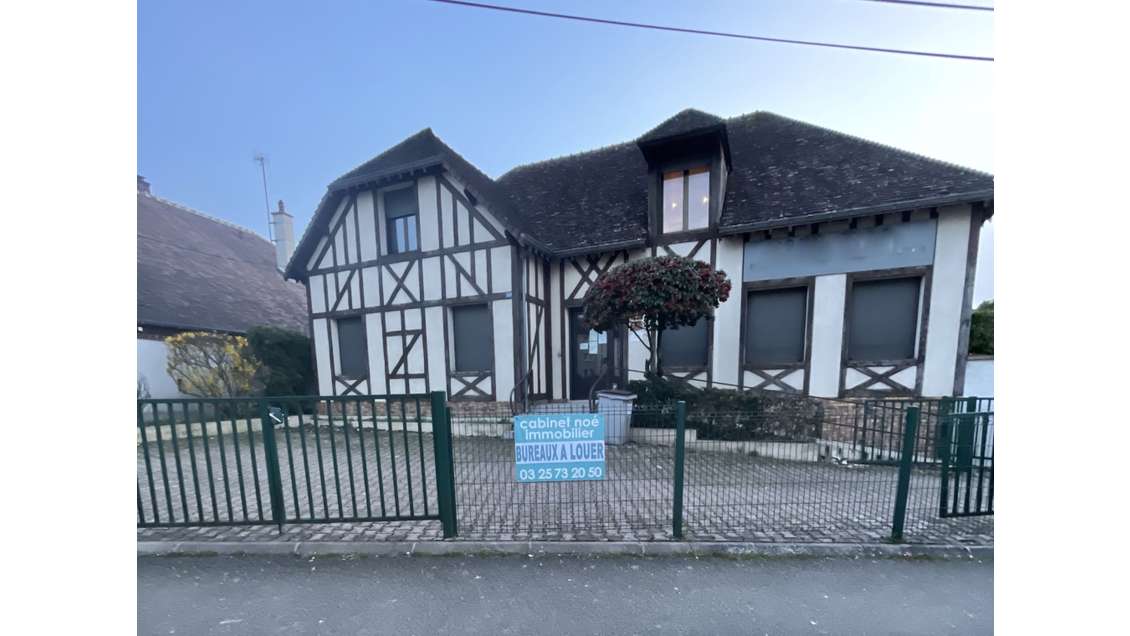 A louer bureaux 100m² proche Clinique de Champagne