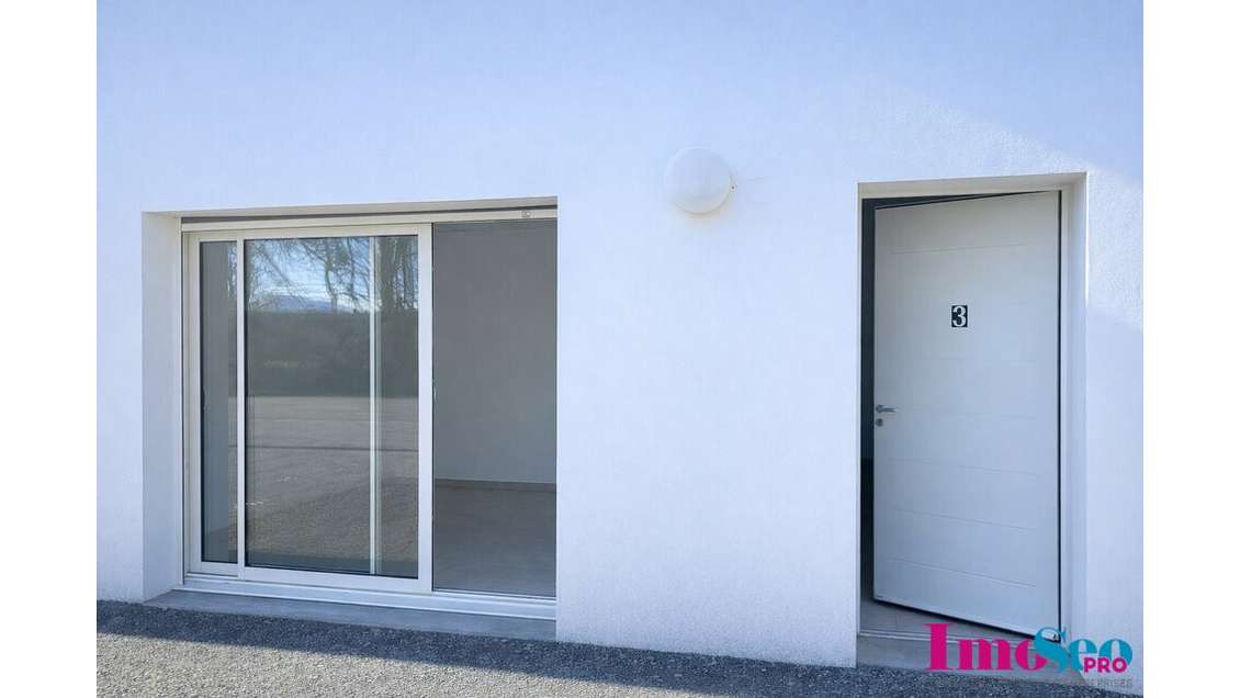 Terrain d'exposition avec bureau à louer Ustaritz