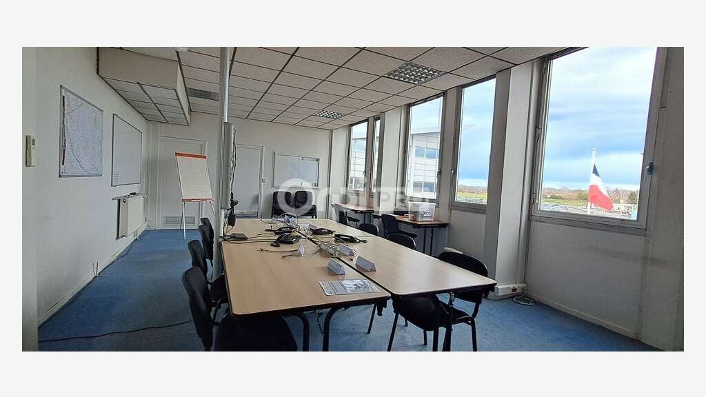 Bureau 270m² à louer à Uzein aérogare 