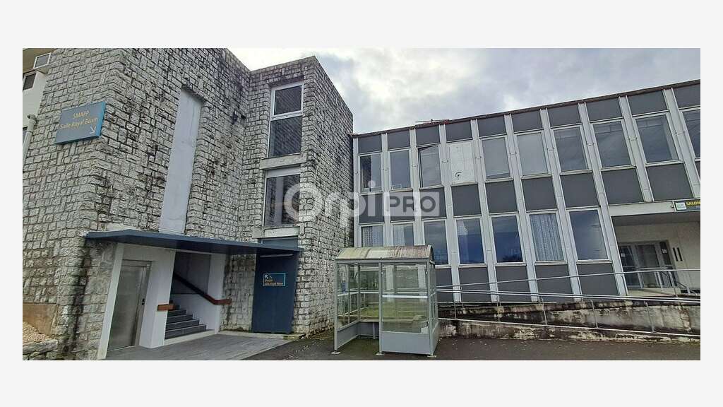 Bureau 270m² à louer à Uzein aérogare 