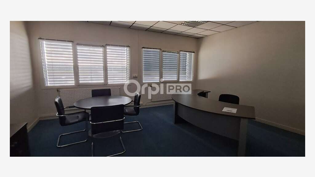 Bureau 270m² à louer à Uzein aérogare 