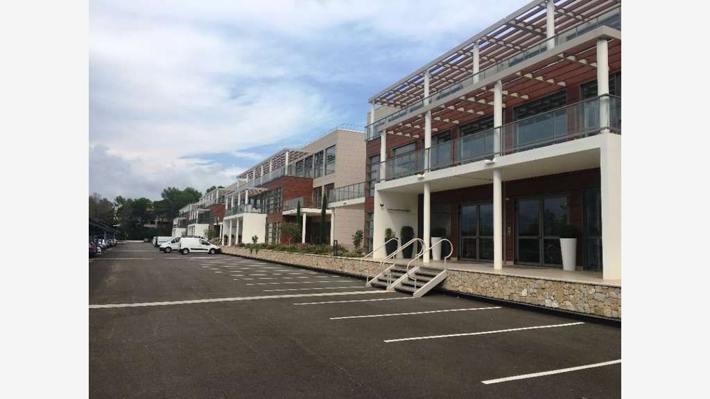 Location bureaux 269m² PMR à Valbonne