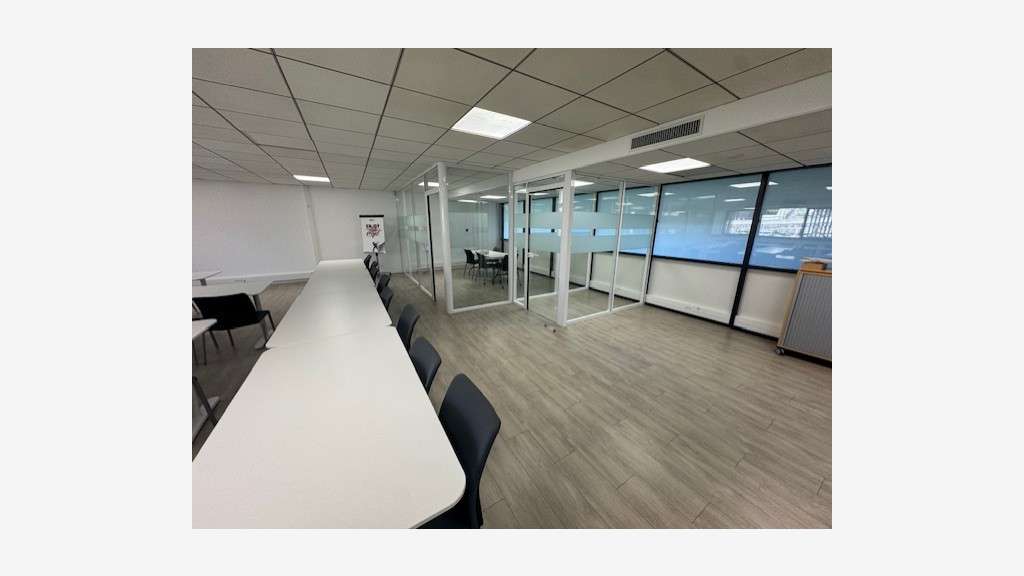 A louer bureaux 282m² 18 parkings Sophia Antipolis