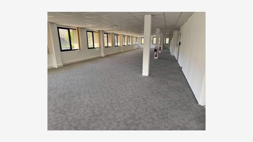 Location bureaux 446m² + parkings Sophia Antipolis