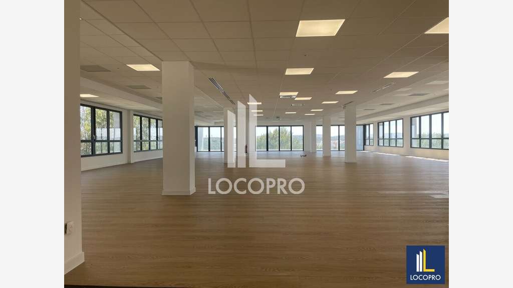 Loue bureaux de 413m² terrasse à Sophia Antipolis