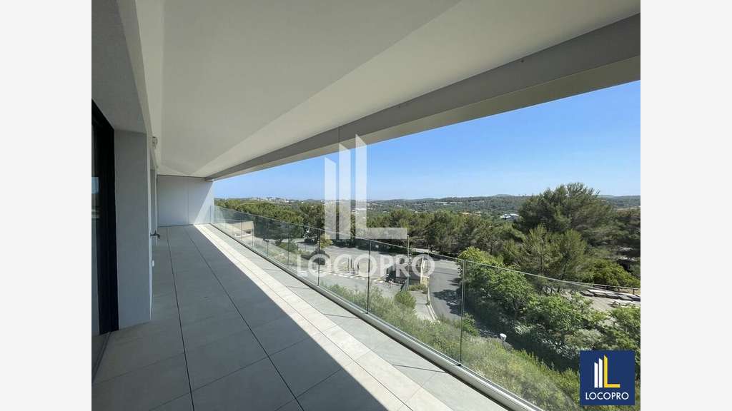 Loue bureaux de 413m² terrasse à Sophia Antipolis