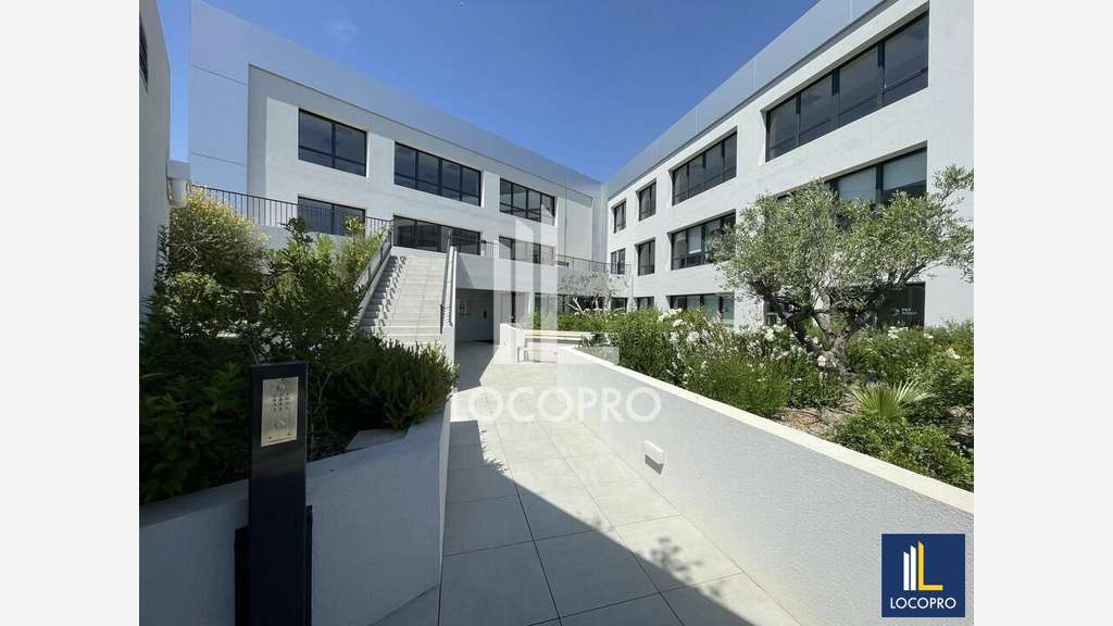 Loue bureaux de 413m² terrasse à Sophia Antipolis
