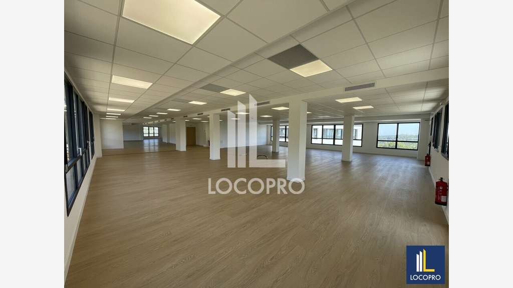 Loue bureaux de 413m² terrasse à Sophia Antipolis