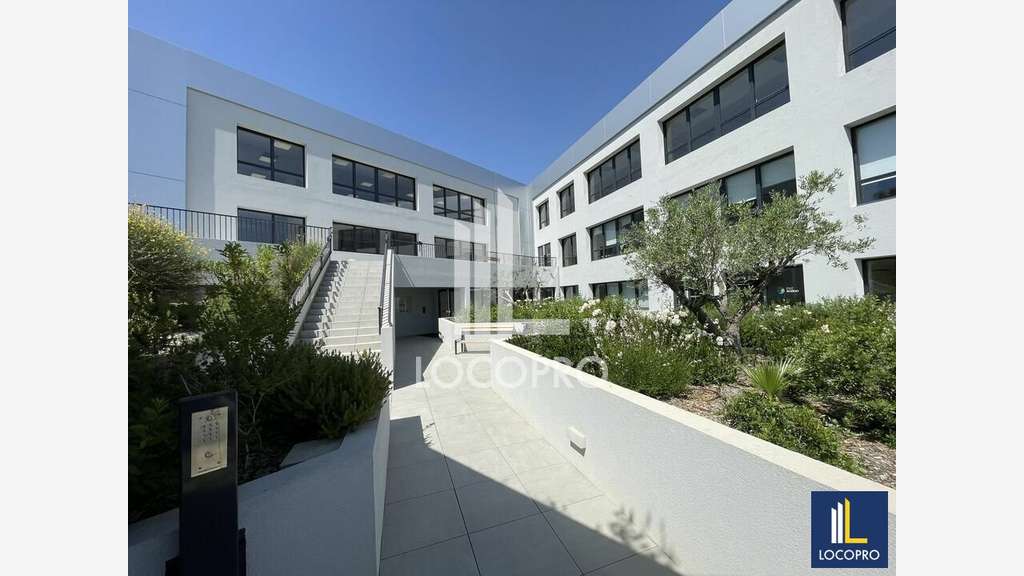 Loue bureaux divisibles 254m² à Sophia Antipolis