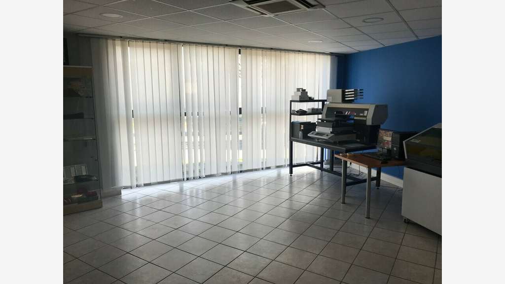 A louer locaux de 280m² à Valence zone Mozart