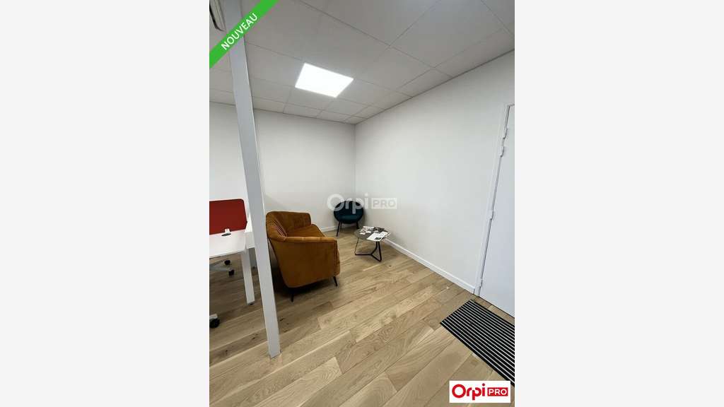 Bureau 90m² R+1 à louer zone de Briffaut à Valence
