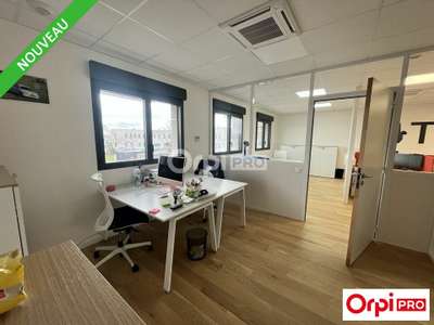 Bureau 90m² R+1 à louer zone de Briffaut à Valence