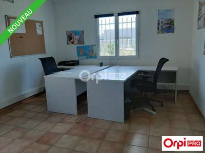 AV locaux professionnels 114m² au RDC à Valence