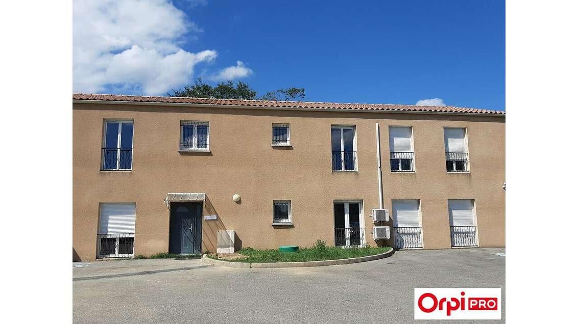 AV locaux professionnels 114m² au RDC à Valence