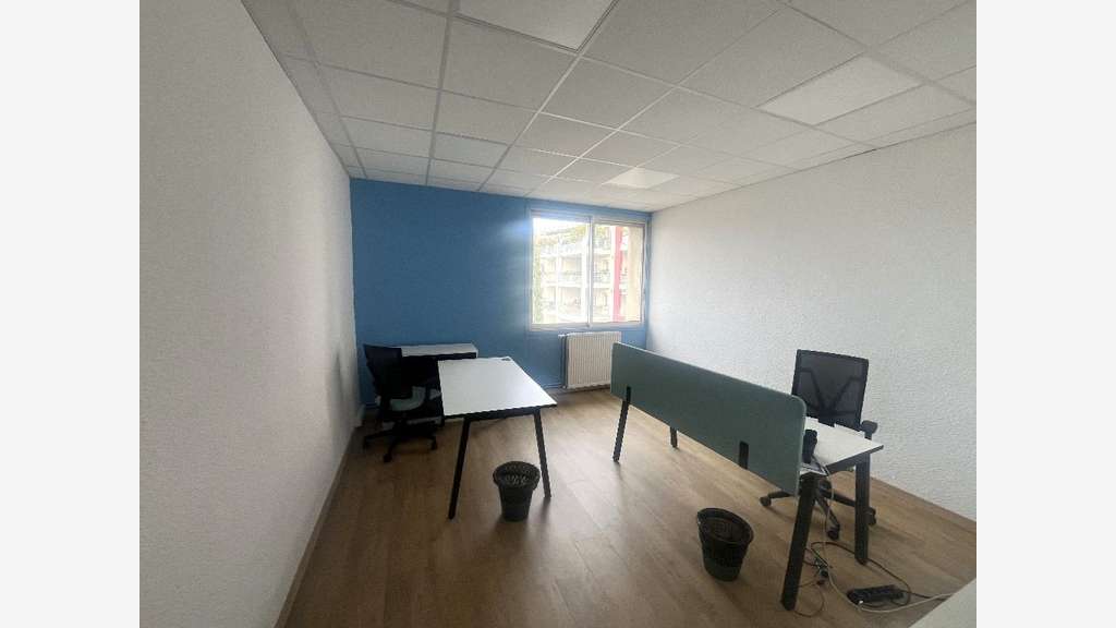 Bureaux lumineux 220m² à louer R+1 Forum Valence
